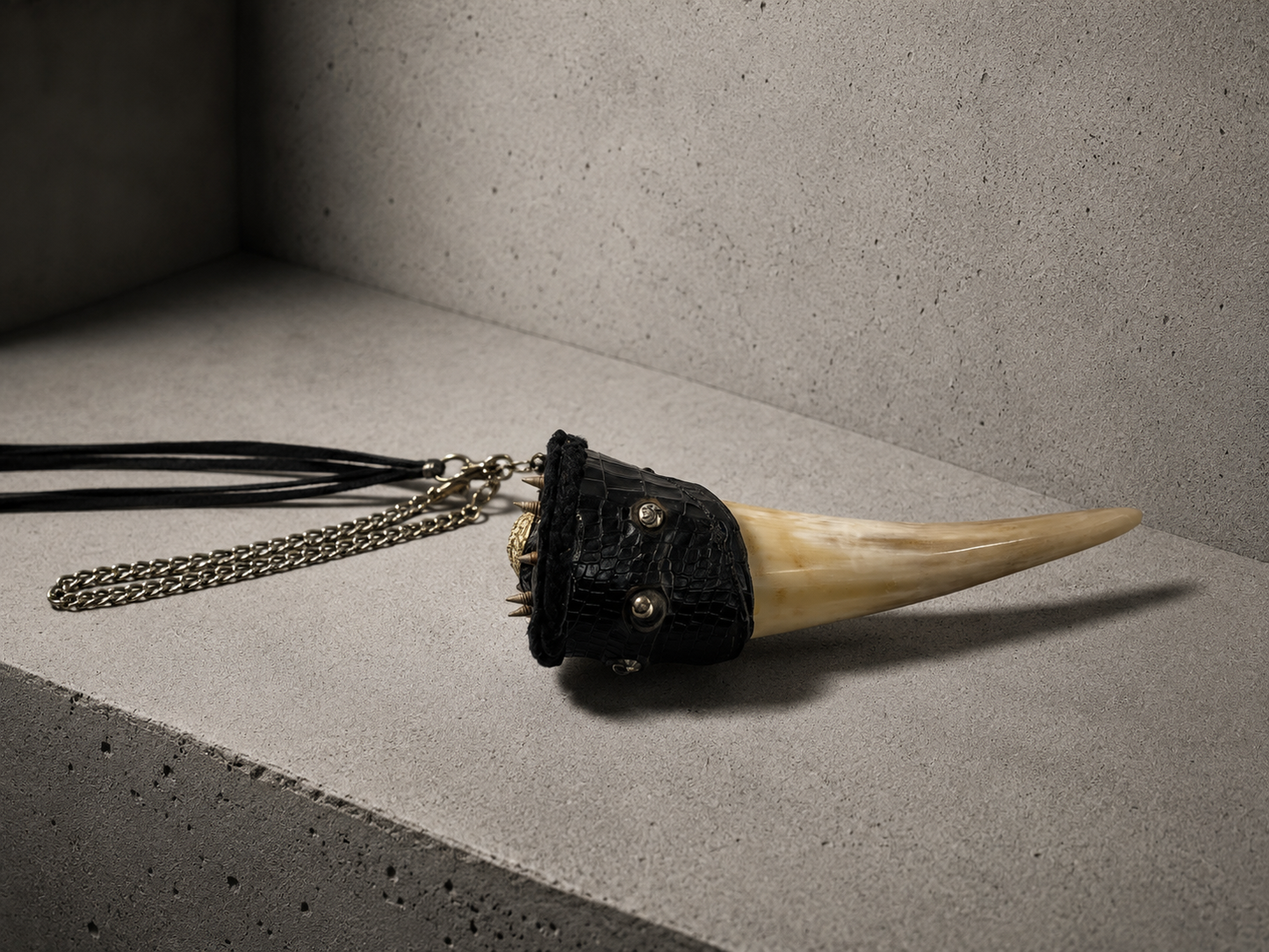 Ancient_shelly__horn_Charm.F7